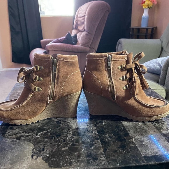 Mia size 8 moccasin boots raise platform wedge - Picture 9 of 9